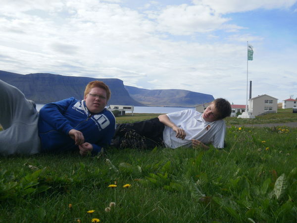 Slakað á í blíðunni á Núpi