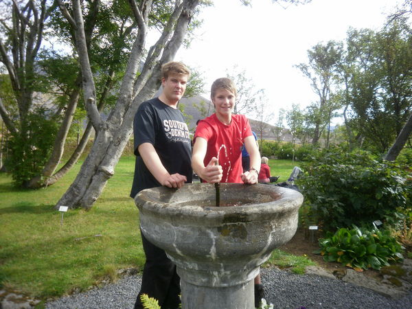 Gosbrunnurinn í Skrúð gladdi nemendur