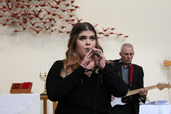 Sigríður Elma Björnsdóttir flutti lagið Skyfall ásamt Jóni Hallfreð Engilbertssyni og Tuuli Rähni.