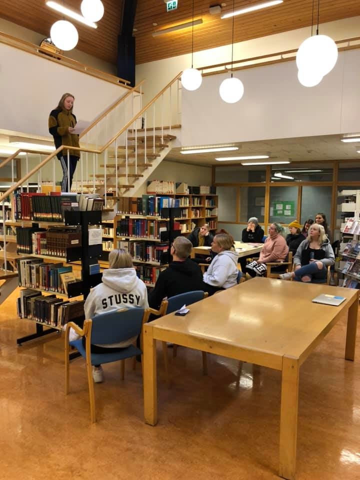 Nemendur í ritlist flytja frumsamið ljóð