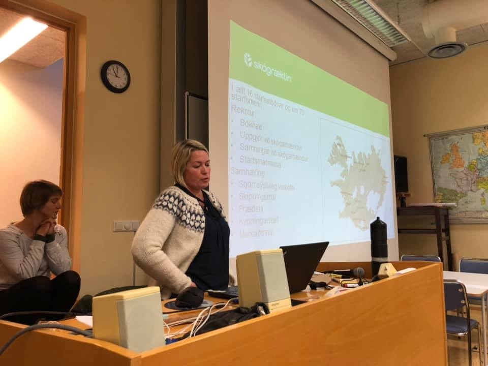 Sigríður Júlía Brynleifsdóttir sviðsstjóri skógarauðlindasviðs Skógræktarinnar kynnir starfsemina