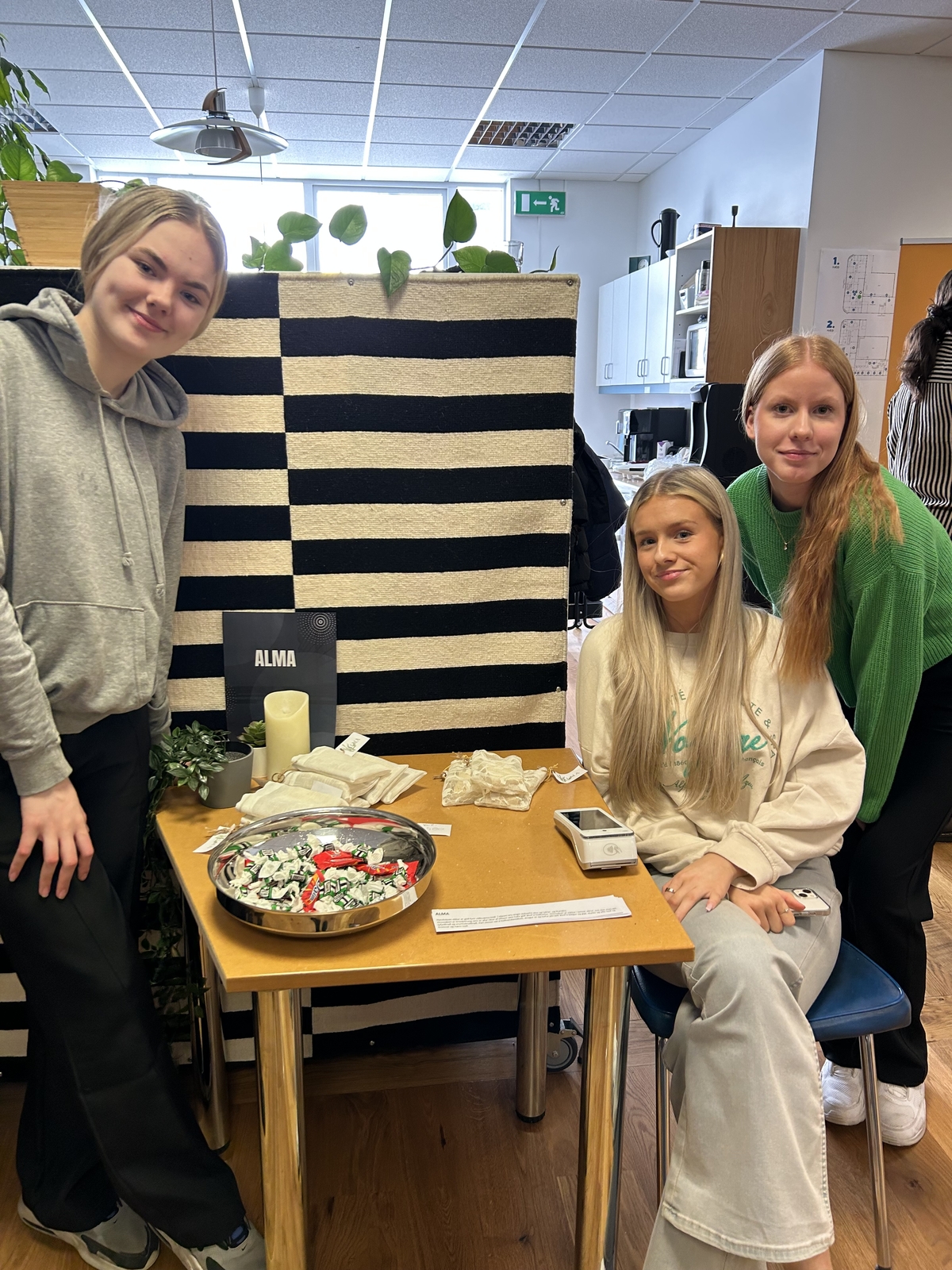Alma: Embla Kleópatra, Anja Karen og Guðrún Dagbjört, á myndina vantar Guðmund Atla.