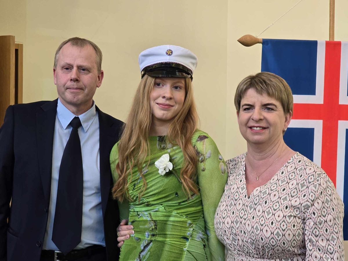 Guðrún Dagbjört Dux Scholae ásamt foreldrum sínum