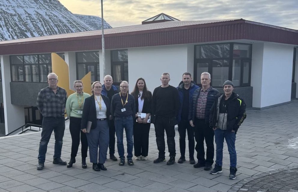 Á myndinni má sjá hluta af samstarfshóp MÍ og atvinnulífs. Frá hægri: Marinó Hákonarson, Dóróthea Ma&hellip;