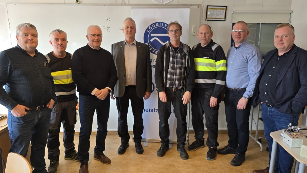 Tveir nýjir bilanagreinar afhentir MÍ