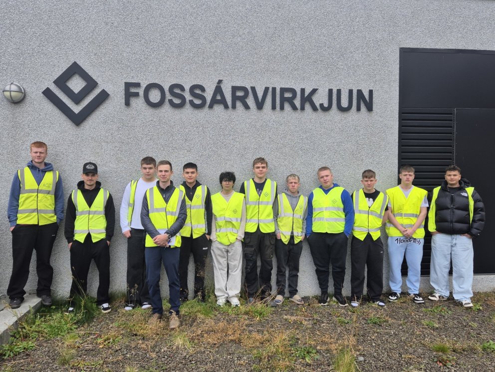 Nemendur Grunndeildar rafiðna heimsóttu Fossárvirkjun