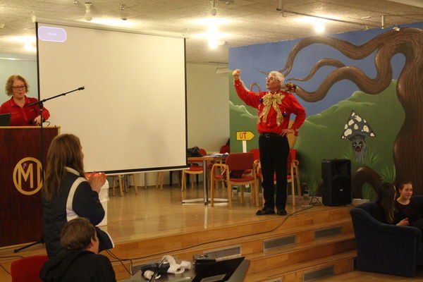 Jón í peysunni góðu.