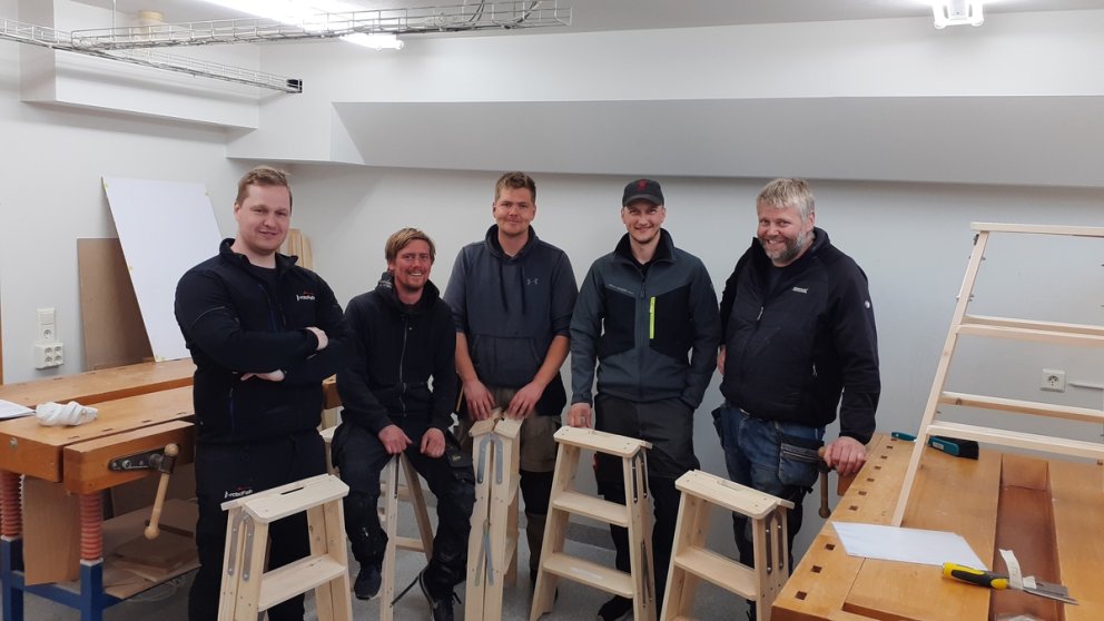 6 húsasmiðir luku sveinsprófi