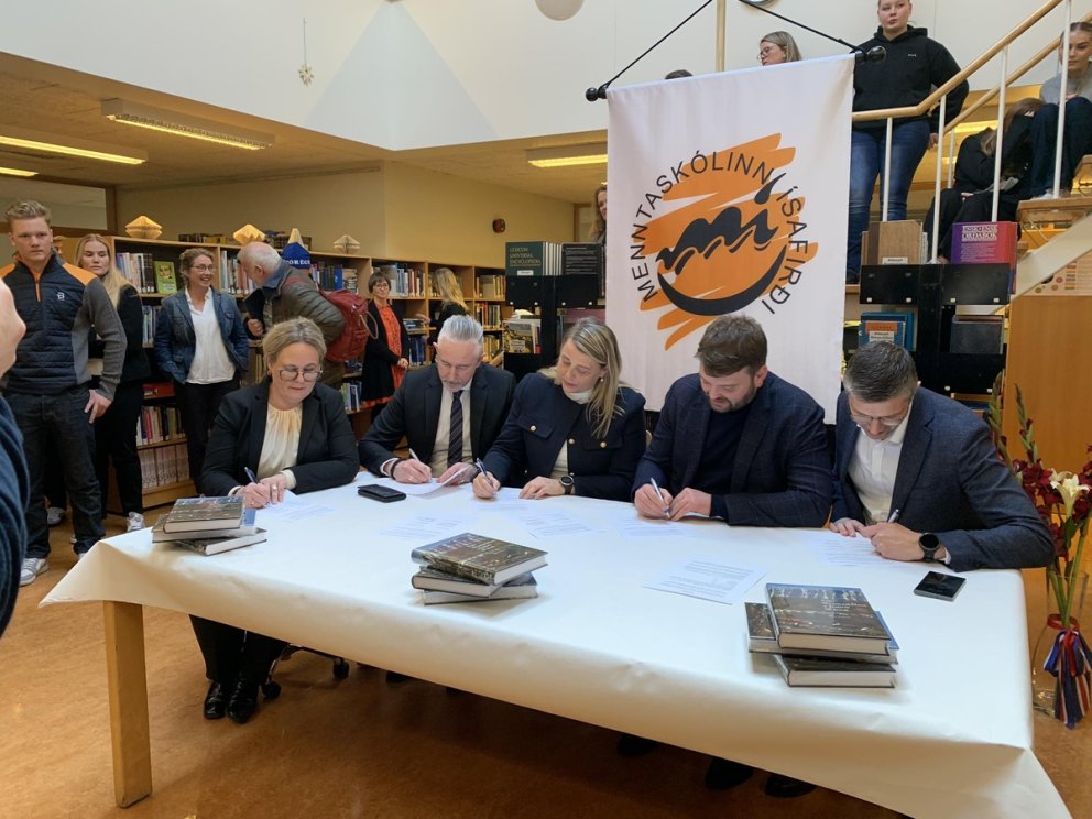 Samningur um byggingu nýs verknámshúss við MÍ undirritaður
