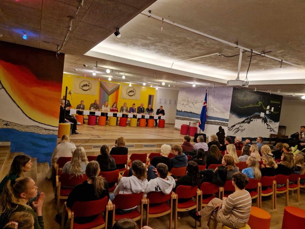 Framboðsfundur og skuggakosningar