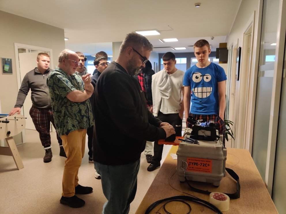 Nemendur í Tölvu- og nettækni heimsóttu Snerpu