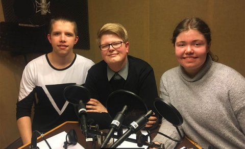 Kolbeinn, Veturliði og Ína í hljóðstofu. Myndin er fegnin af vef bb.is