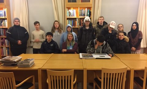 Nýnemar í heimsókn í Safnahúsið