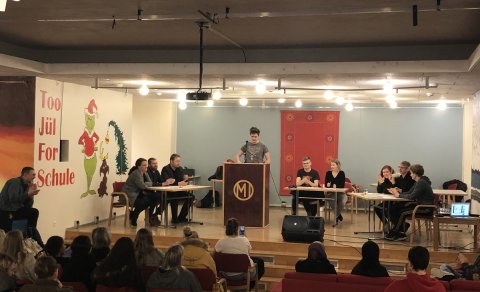 Gettu betur lið MÍ mætti liði kennara í undirbúningi fyrir keppnina í janúar 2020.