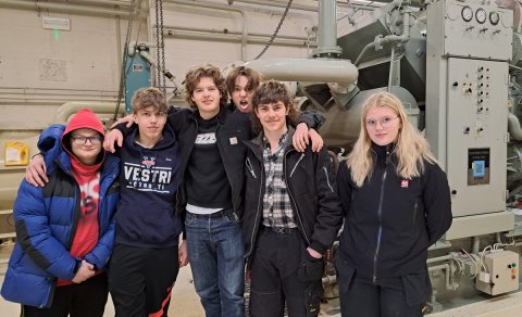 Nemendur í rafmagnsfræði í heimsókn