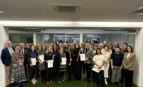 Hópmynd við úthlutunina í dag