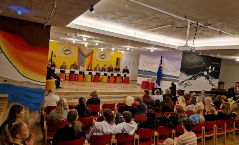 Framboðsfundur og skuggakosningar