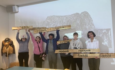 Nemendur útbúa skilti fyrir Hornstrandir